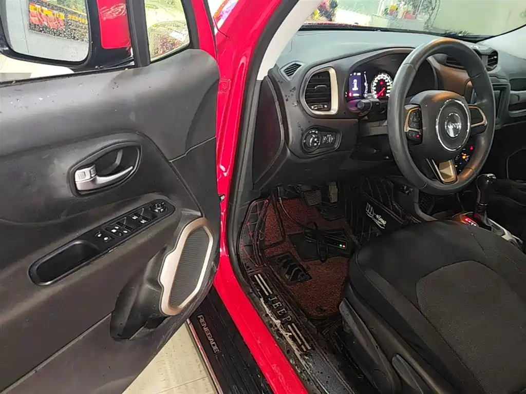 Jeep Renegade 2018 — фото 16
