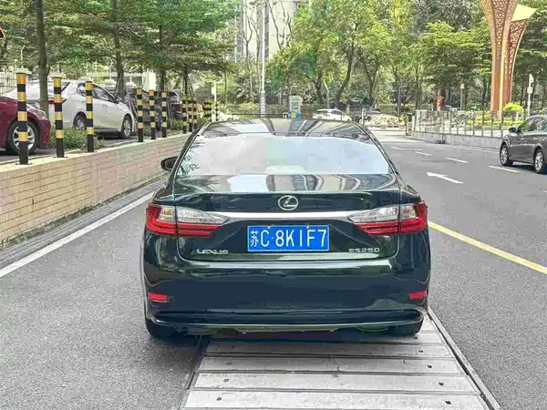 Lexus ES 2017