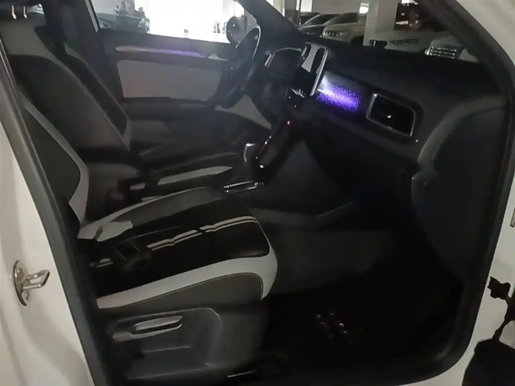 Volkswagen T-Roc 2023 — фото 25