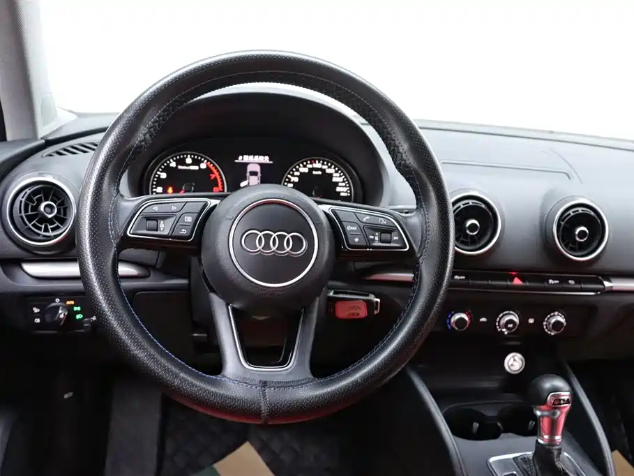 Audi A3 2019 — фото 28