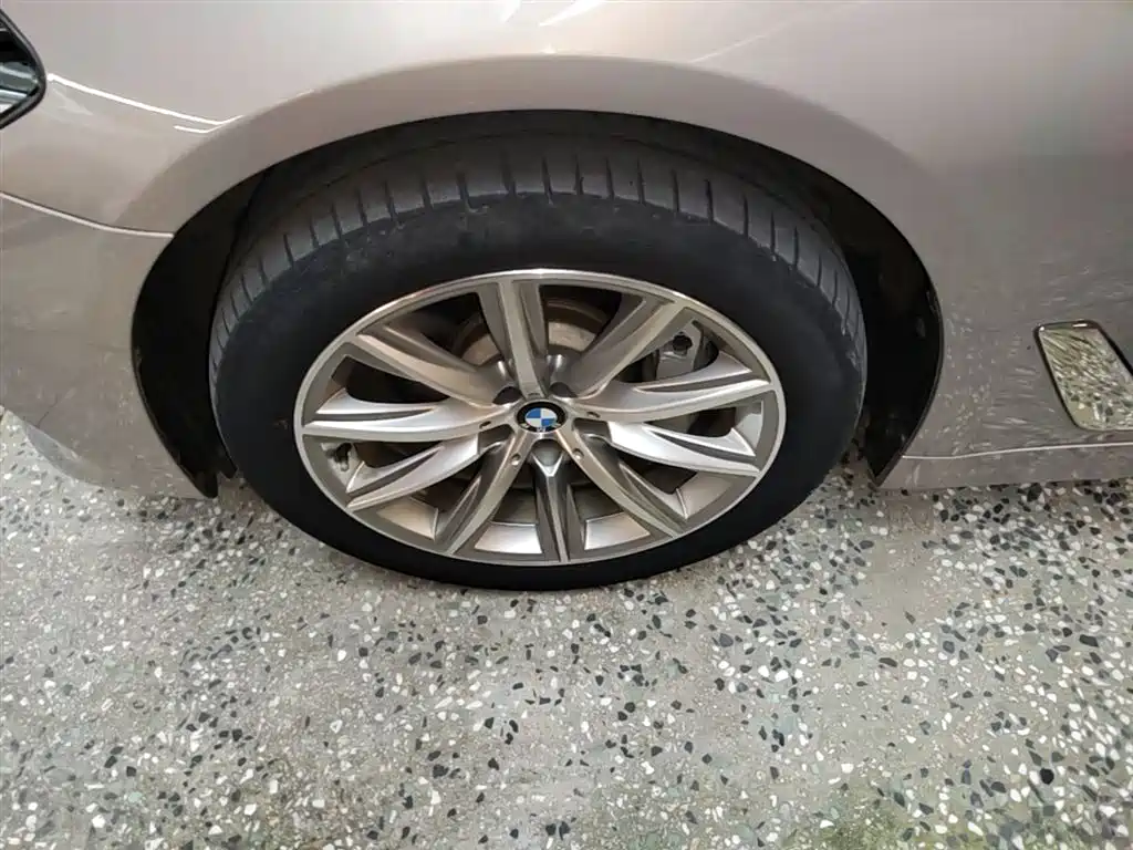 BMW 5 Series 2018 — фото 23