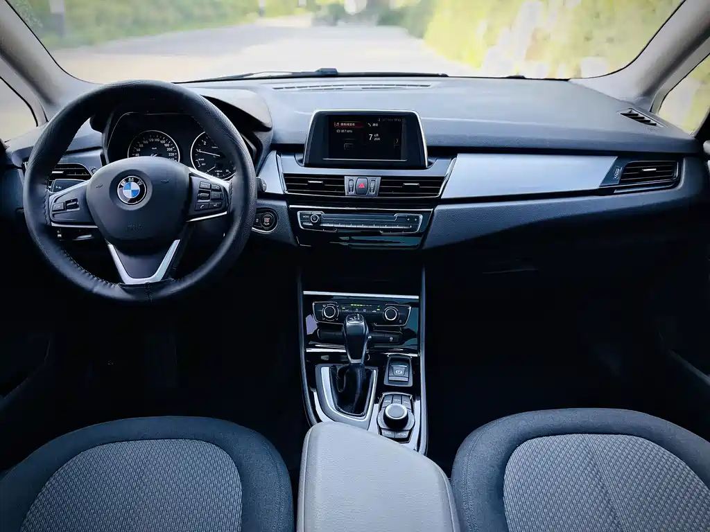 BMW 2 Series Active Tourer 2018 — фото 8