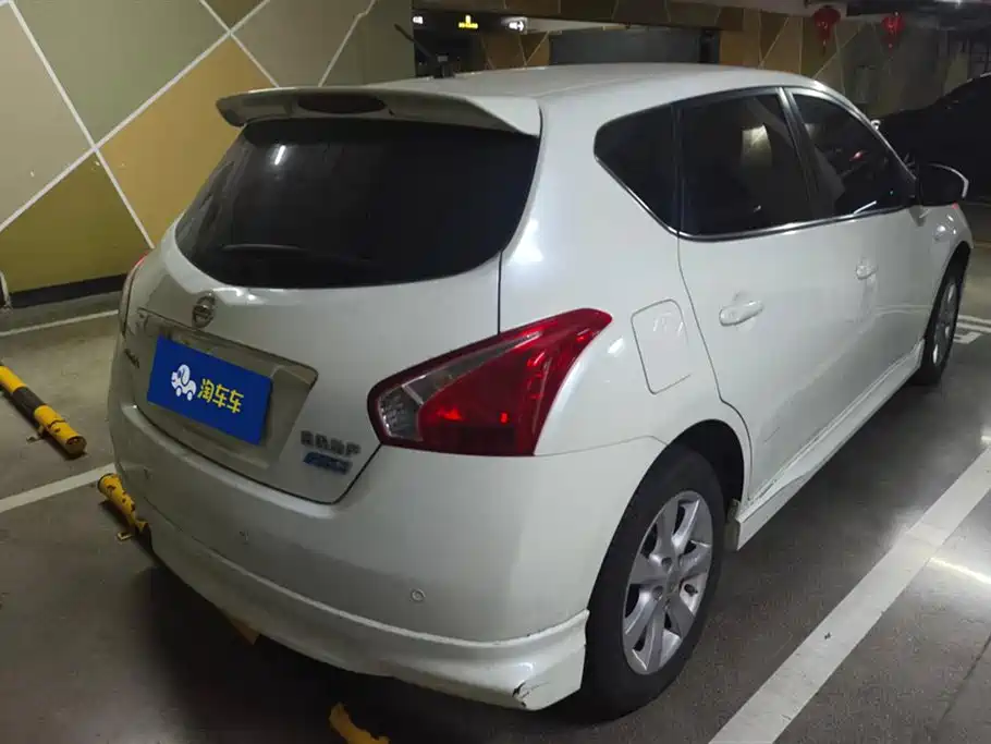 Nissan Tiida 2015