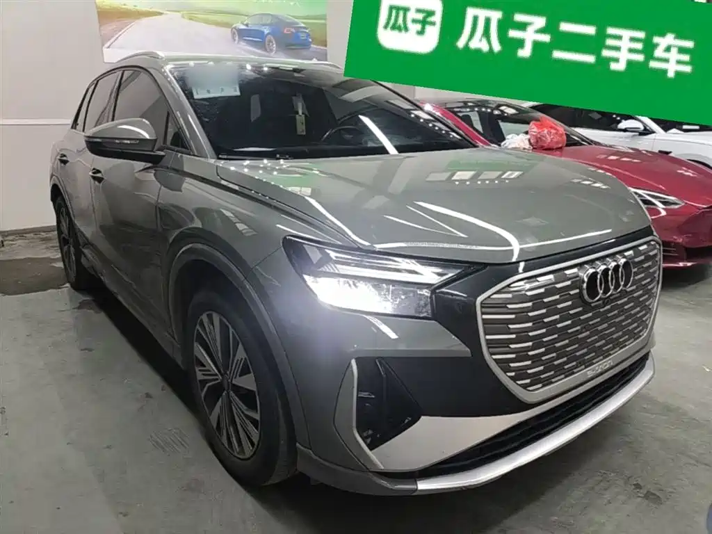 Audi Q4 e-tron 2023 — фото 4