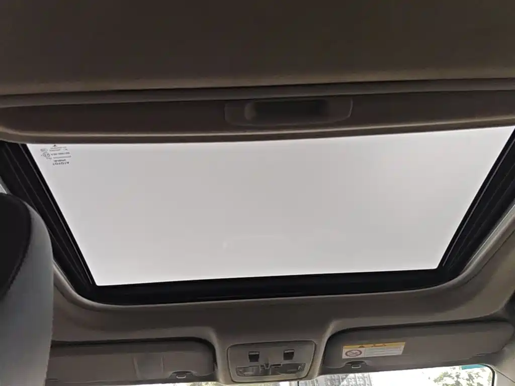 Toyota Yaris L 2019 — фото 18