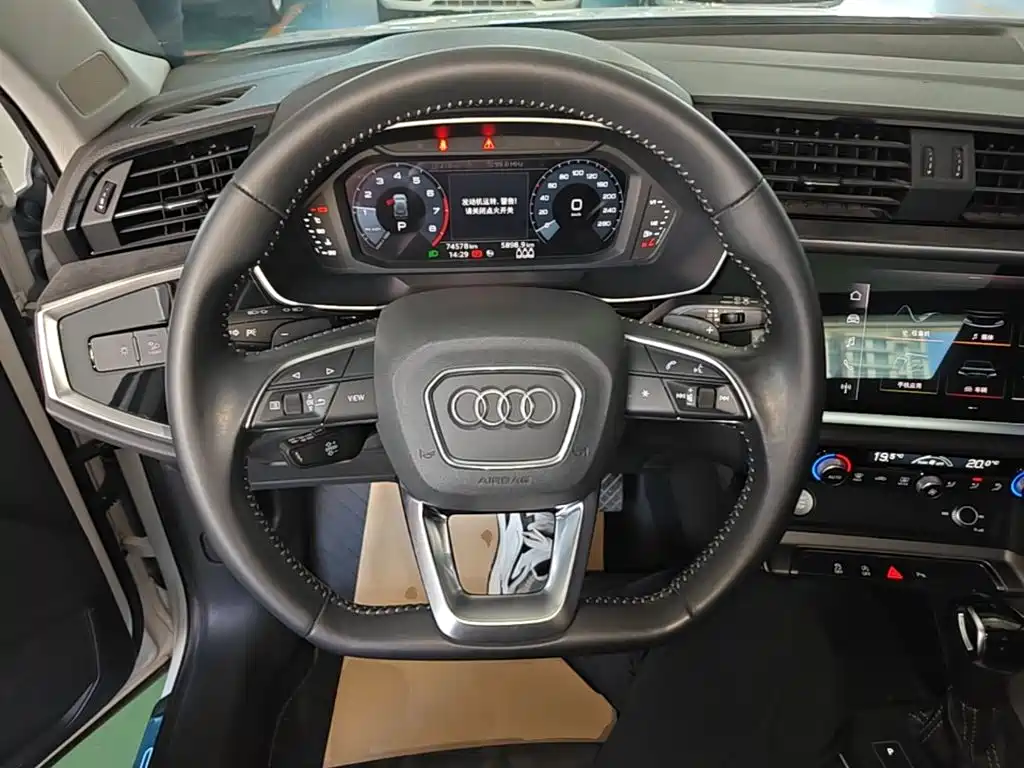 Audi Q3 2020 — фото 11
