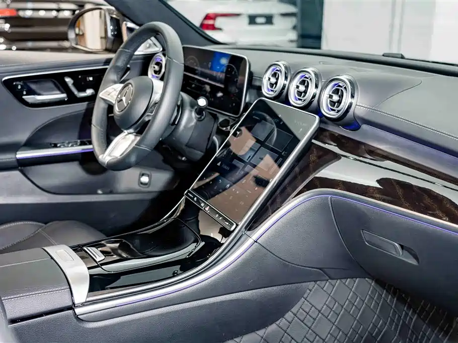 Mercedes-Benz C-Class 2025 — фото 18