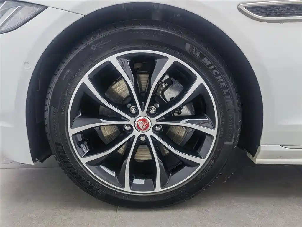 Jaguar XFL 2022 — фото 17