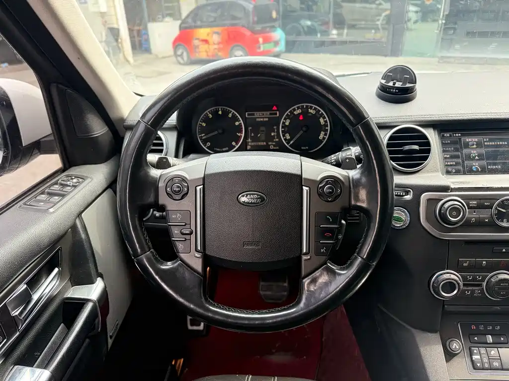 Land Rover Discovery 2015 — фото 14