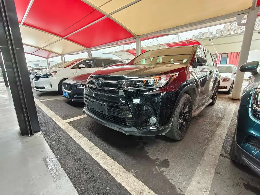 Toyota Highlander 2020 — фото 1