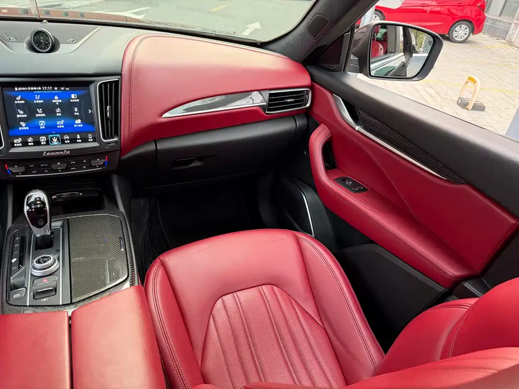 Maserati Levante 2016 — фото 11