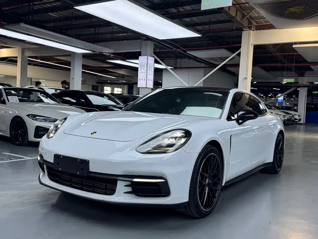 Porsche Panamera 2018 — фото 1