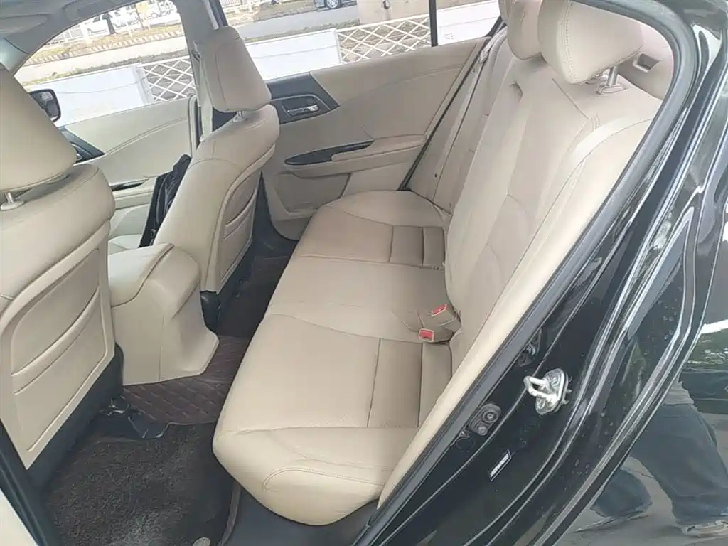 Honda Accord 2015 — фото 17