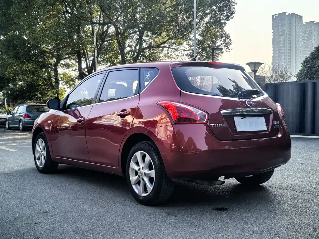 Nissan Tiida 2016 — фото 12