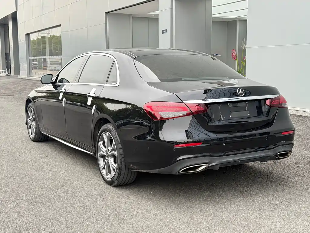 Mercedes-Benz E-Class 2020 — фото 15
