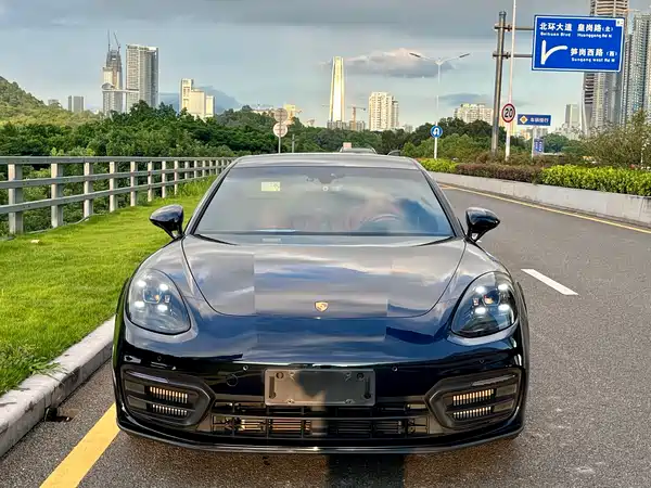 Porsche Panamera 2021