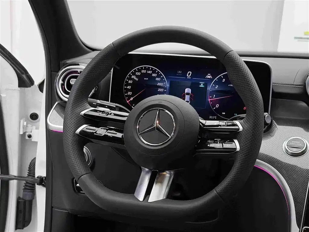 Mercedes-Benz C-Class 2024 — фото 13
