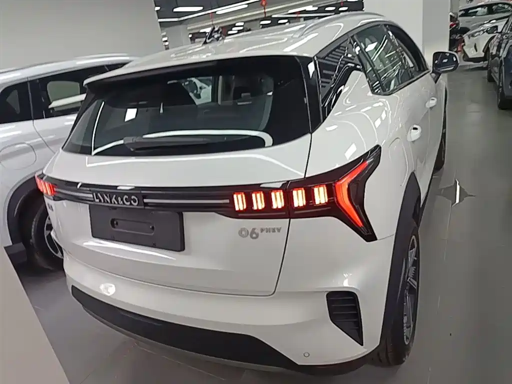 Lynk & Co 06 EM-P 2025 — фото 6