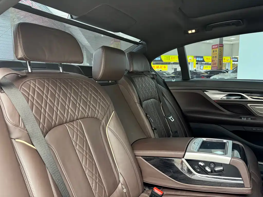 BMW 7 Series 2019 — фото 13