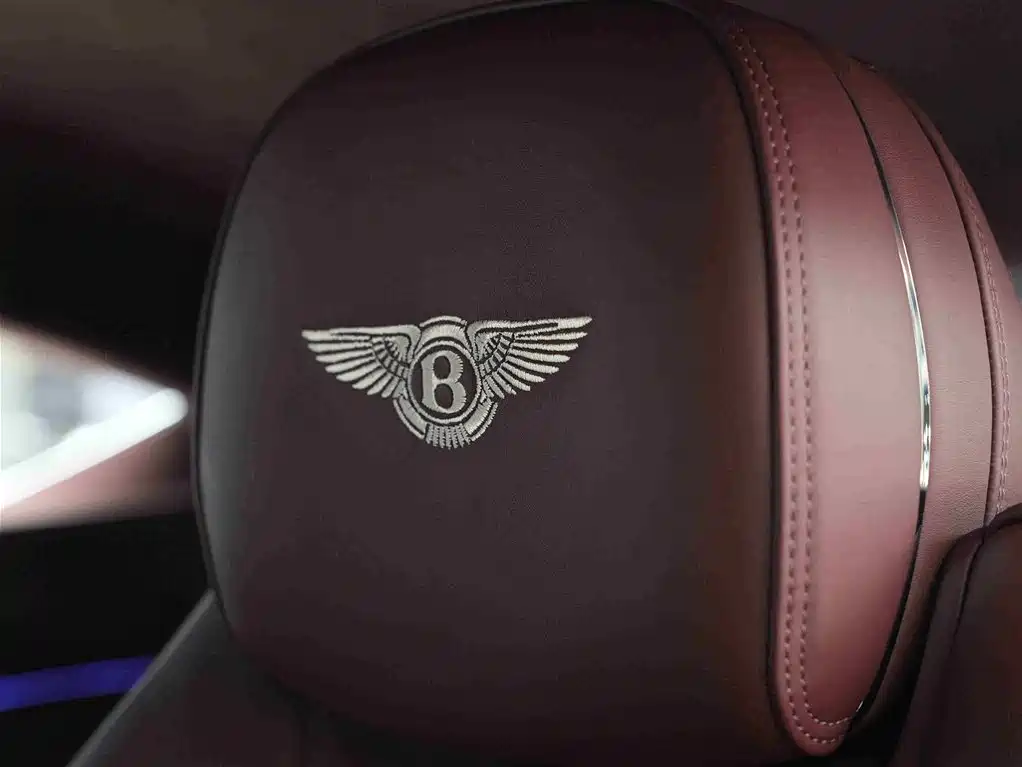 Bentley Continental 2023 — фото 25
