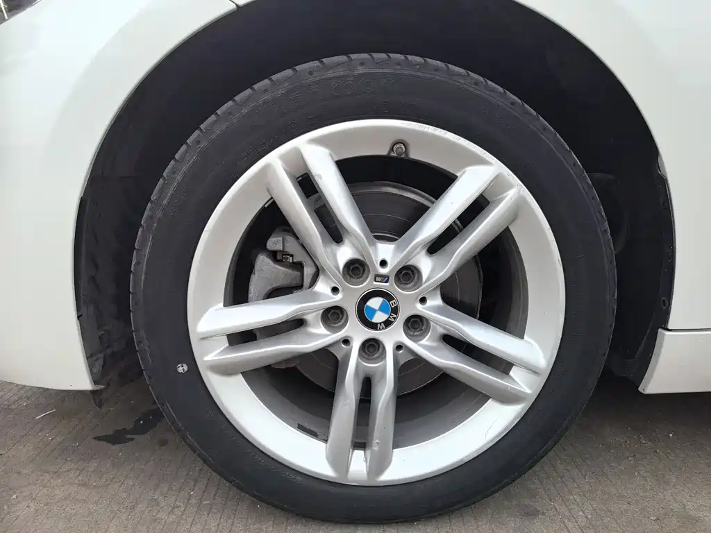 BMW 1 Series 2019 — фото 16
