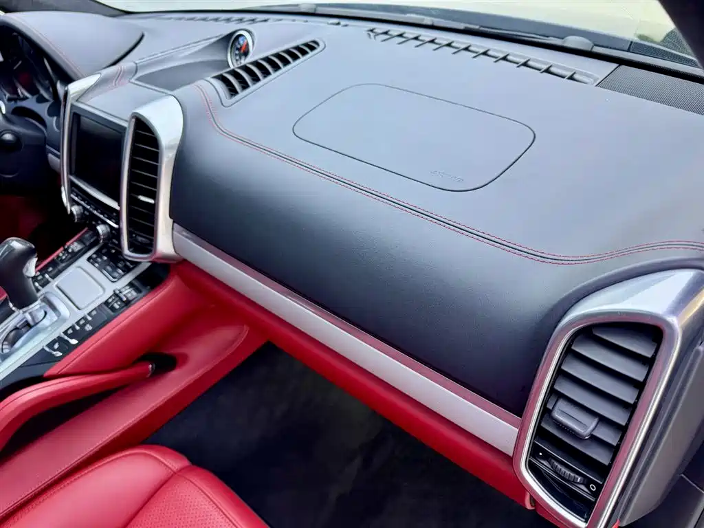 Porsche Cayenne 2017 — фото 16