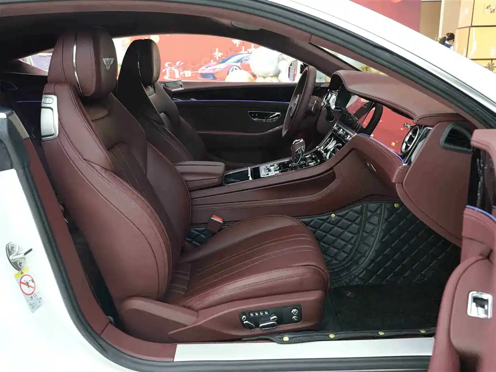 Bentley Continental 2023 — фото 18