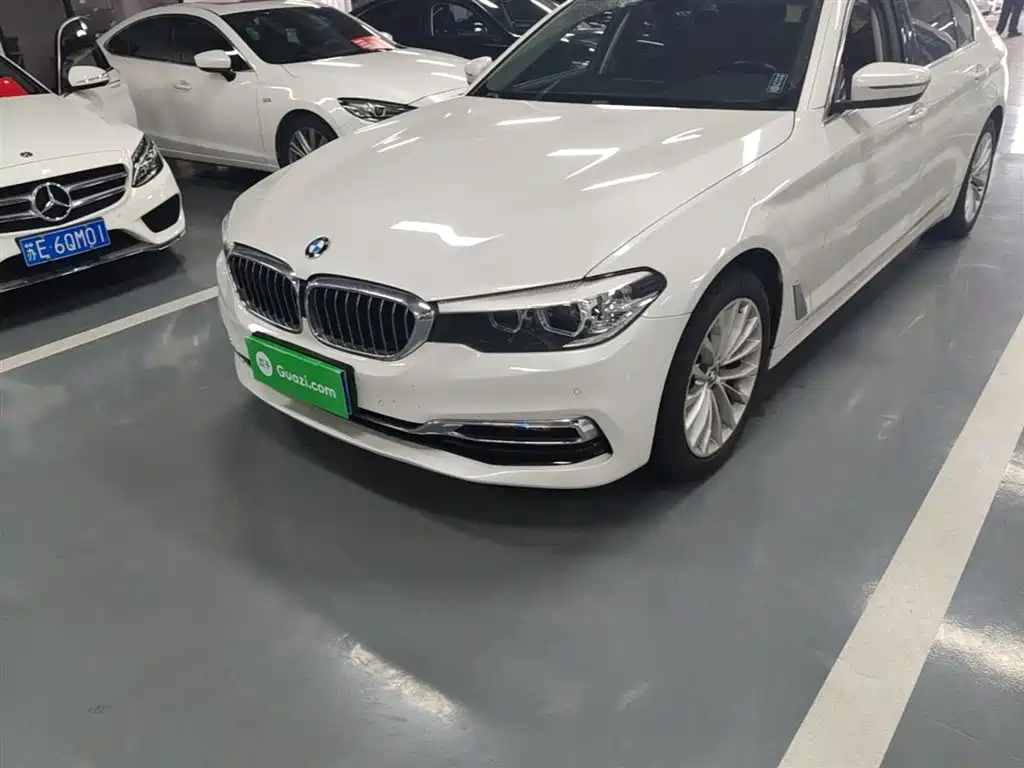 BMW 5 Series 2019 — фото 23