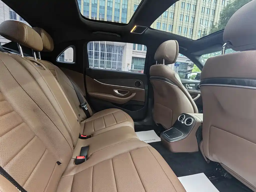 Mercedes-Benz E-Class 2023 — фото 10