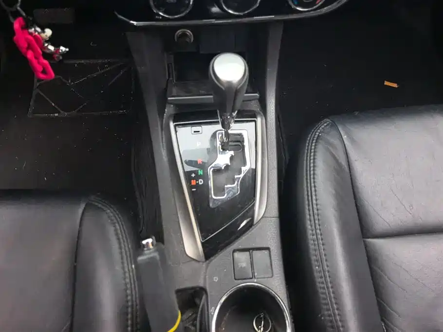 Toyota Corolla 2015 — фото 16