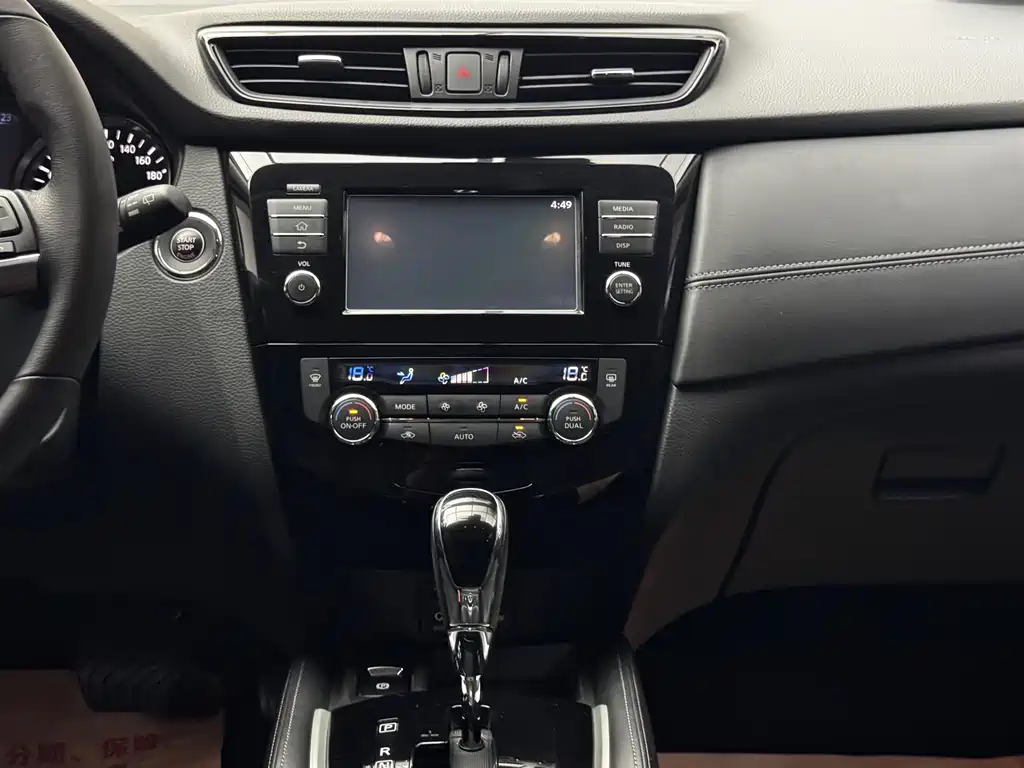 Nissan X-Trail 2018 — фото 11