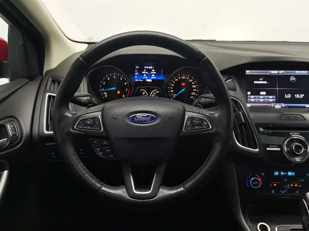 Ford Focus 2015 — фото 11
