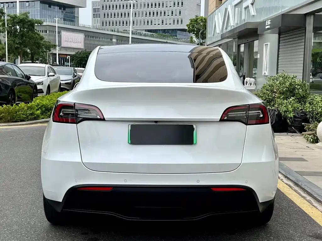 Tesla Model Y 2022 — фото 8