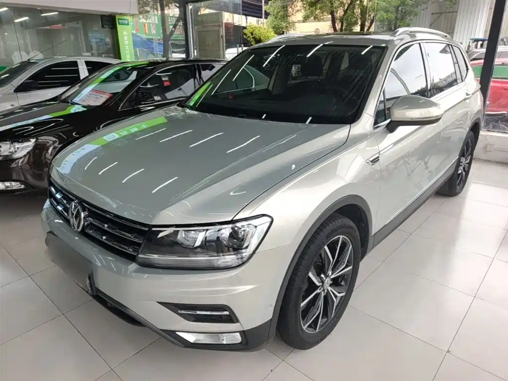 Volkswagen Tiguan L 2020 — фото 1