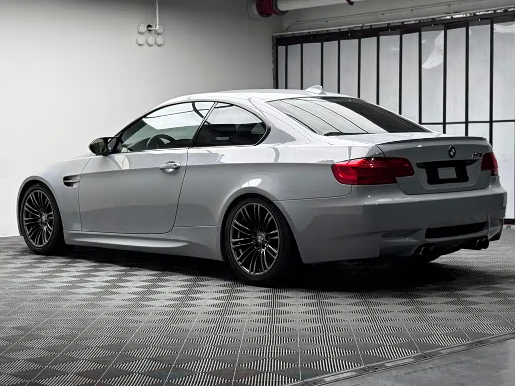BMW M3 2011 — фото 8