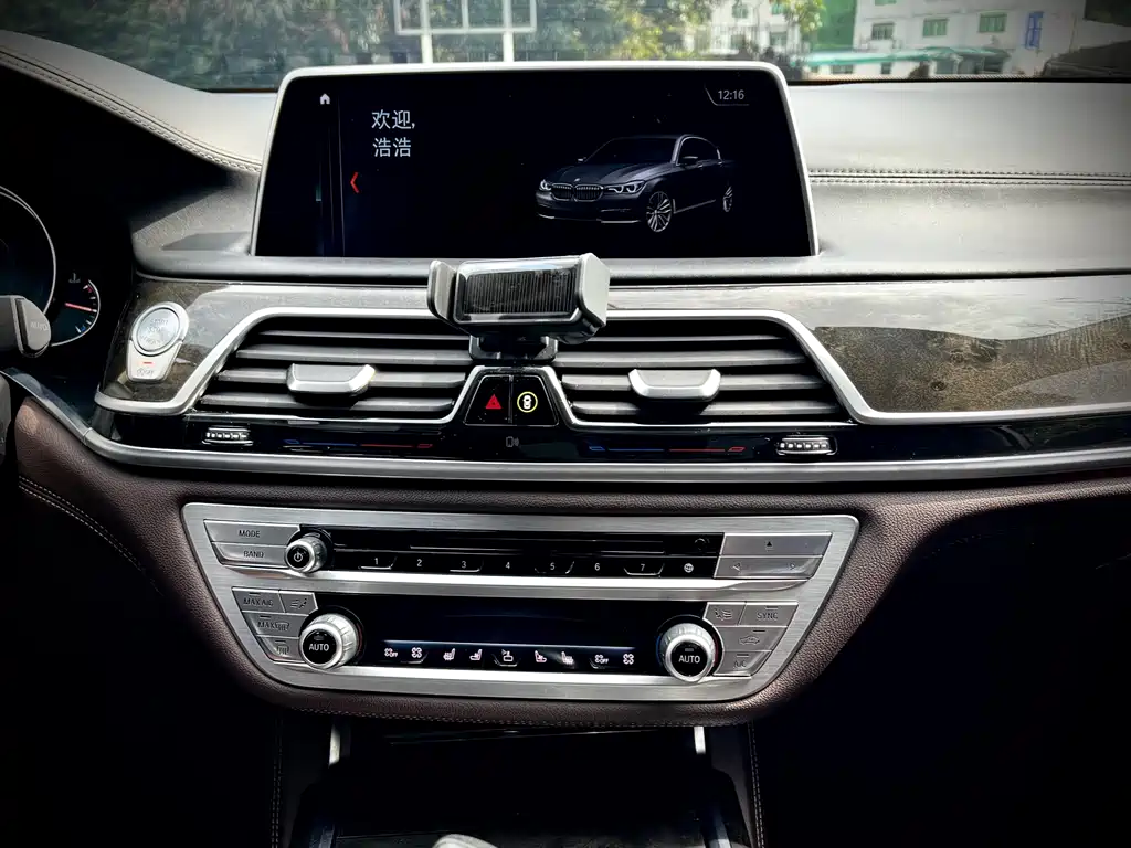 BMW 7 Series 2016 — фото 8