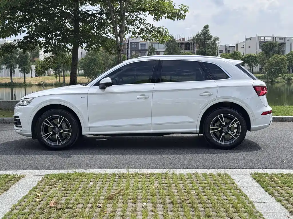 Audi Q5L 2021