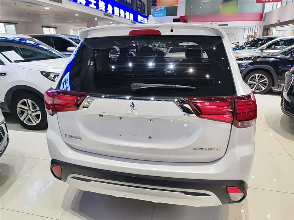Mitsubishi Outlander 2020 — фото 6