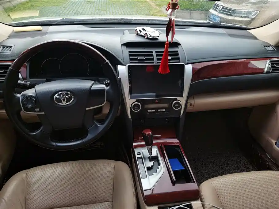Toyota Camry 2013 — фото 12