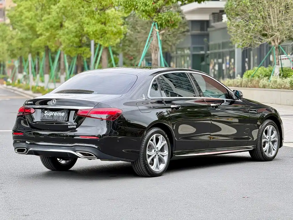 Mercedes-Benz E-Class 2023 — фото 10