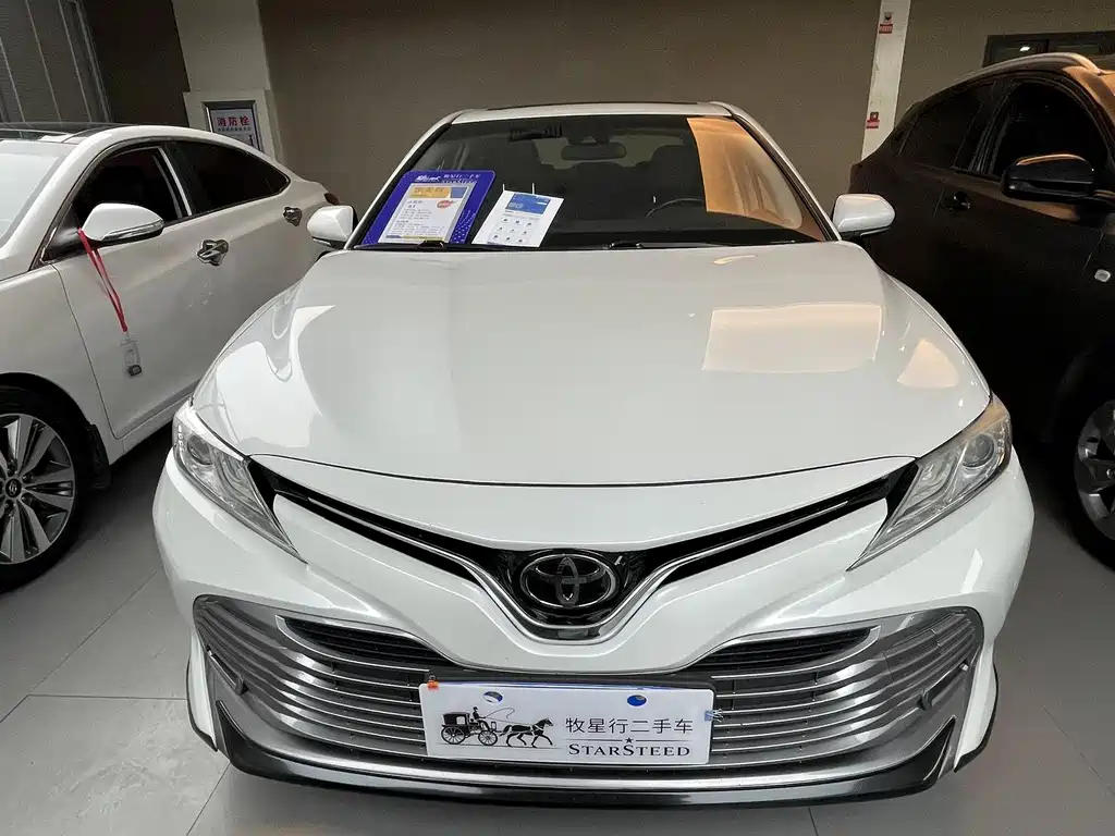 Toyota Camry 2019 — фото 2