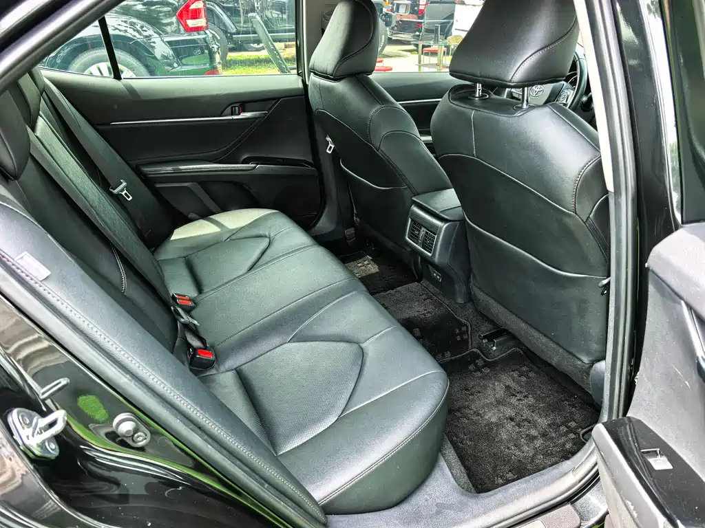 Toyota Camry 2023 — фото 10