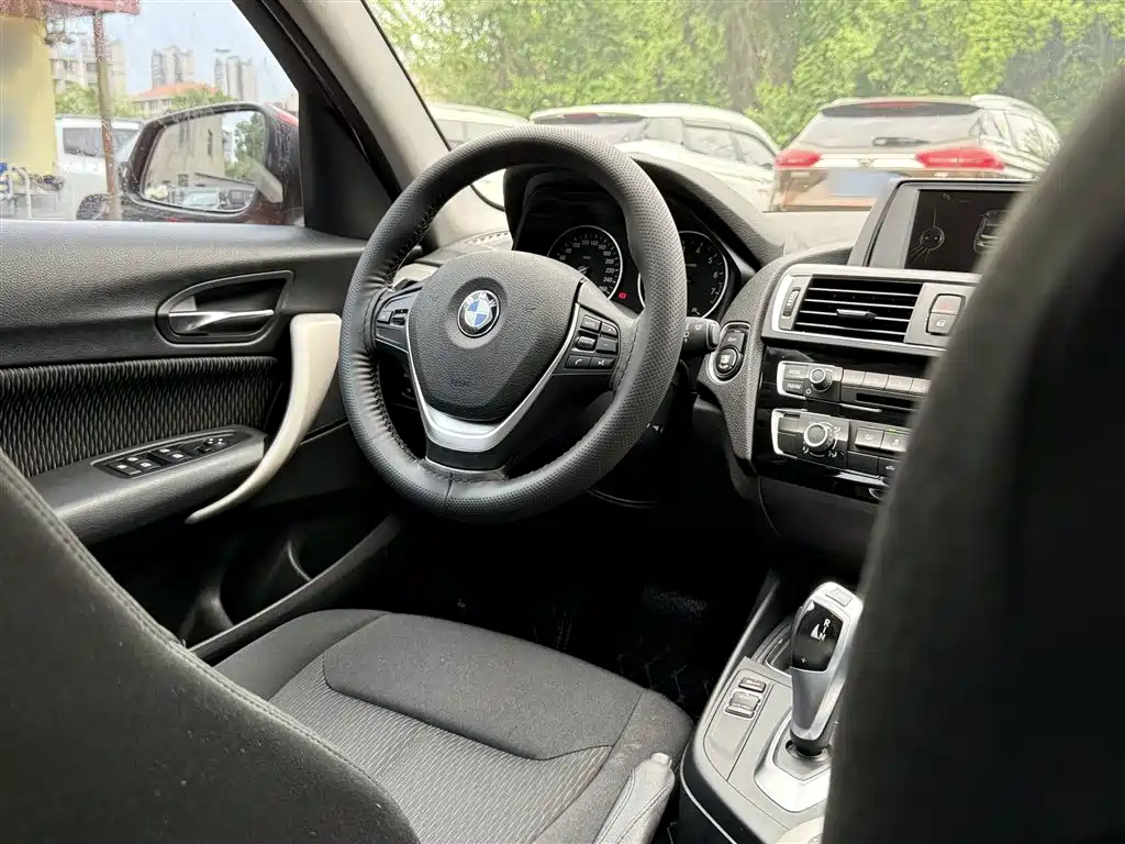 BMW 1 Series 2016 — фото 11