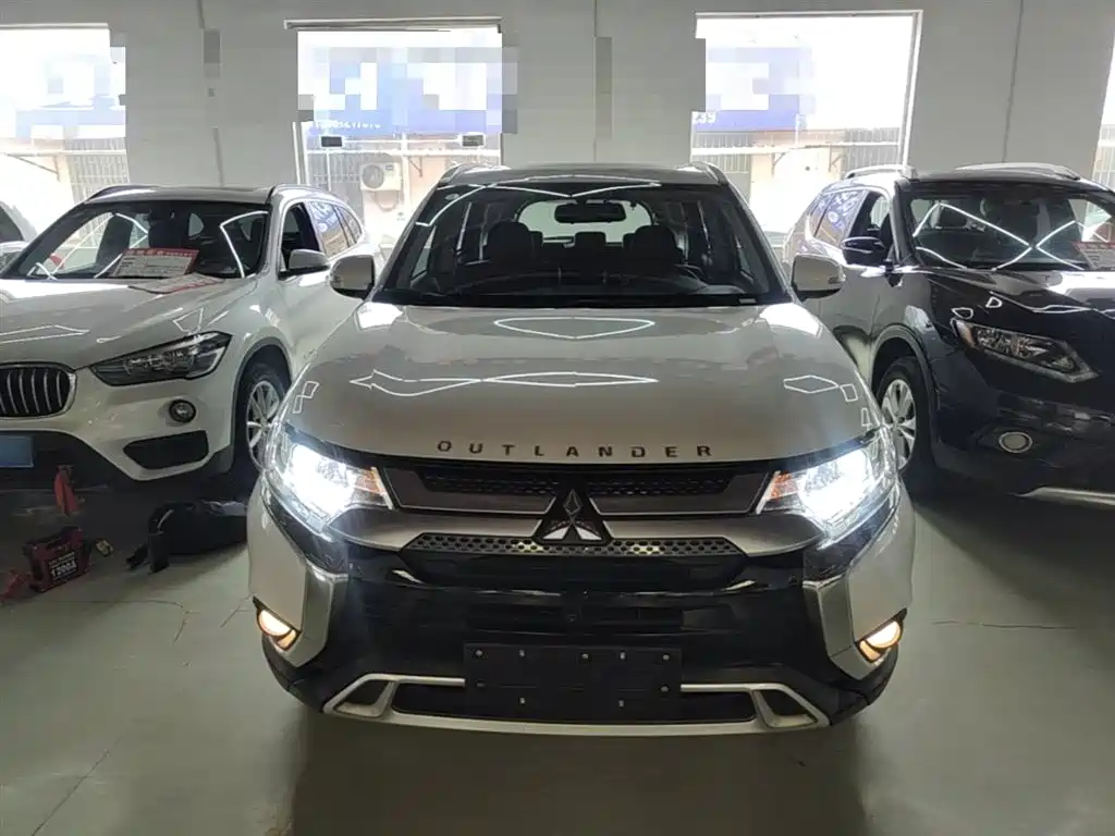 Mitsubishi Outlander 2019 — фото 3