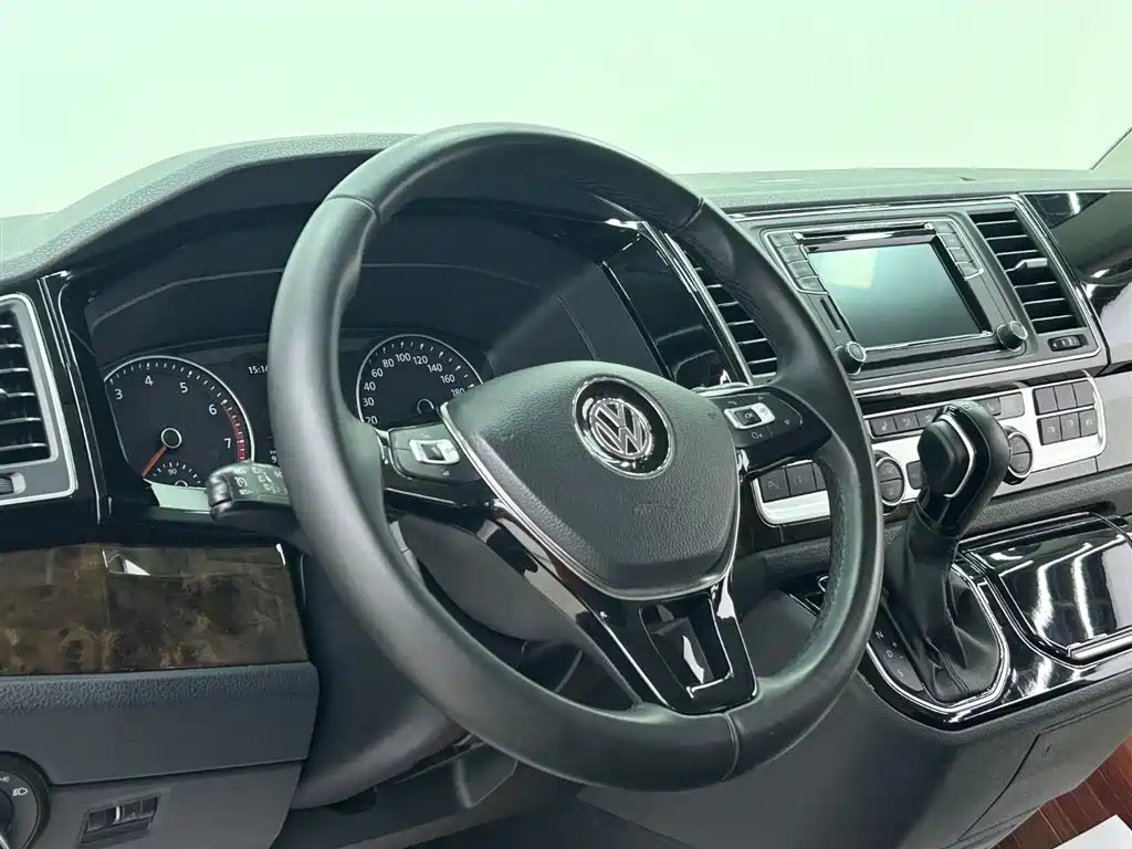 Volkswagen Multivan 2018 — фото 8