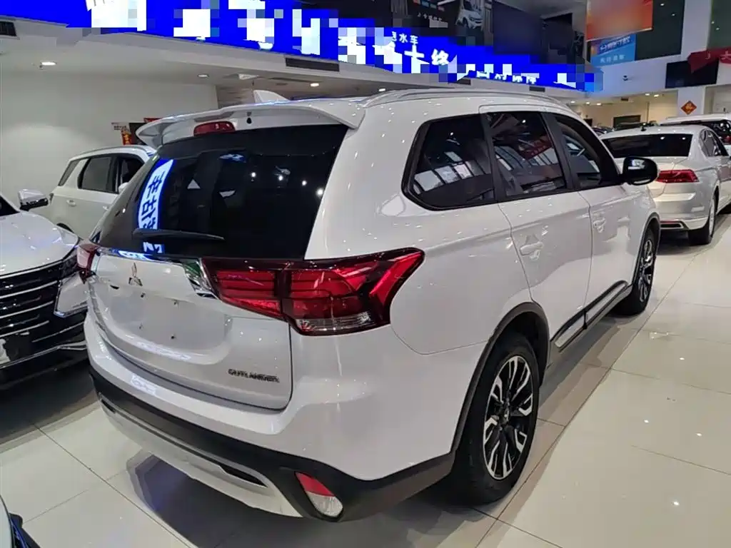 Mitsubishi Outlander 2020 — фото 7