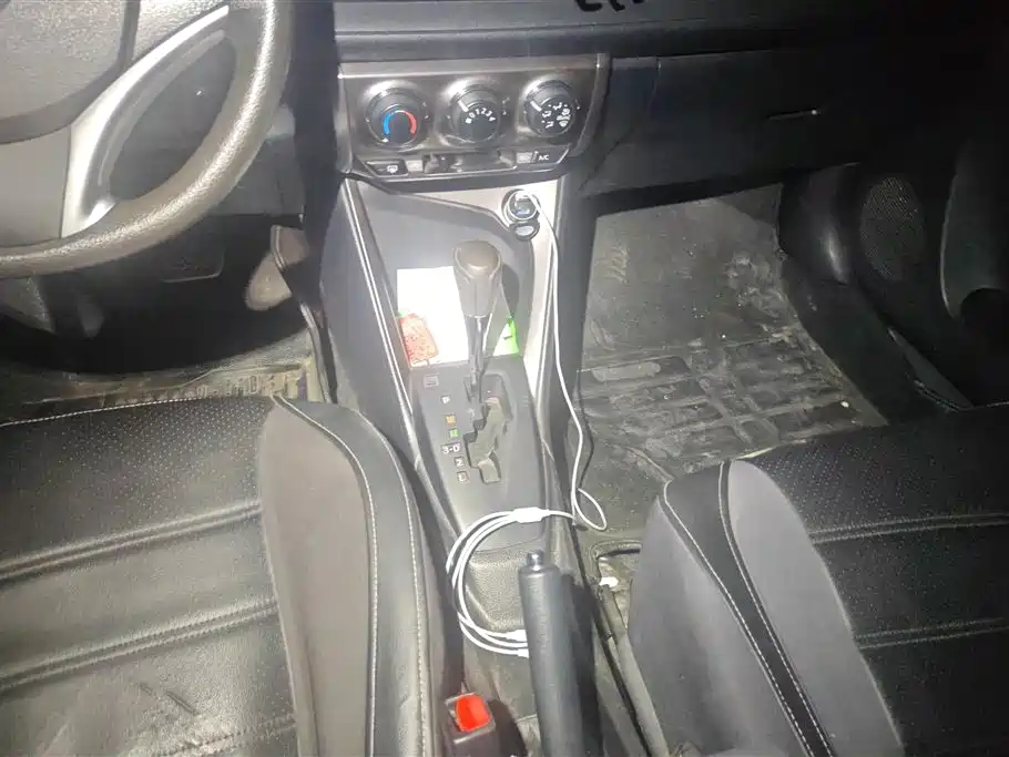 Toyota Yaris L 2015 — фото 16