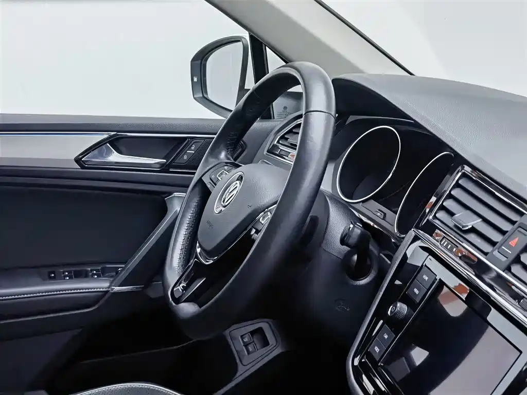Volkswagen Tiguan L PHEV 2020 — фото 22