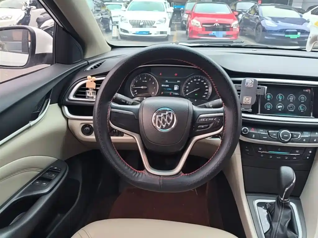 Buick Excelle 2016 — фото 11