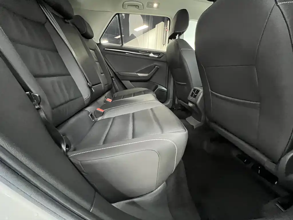 Volkswagen T-Roc 2023 — фото 18